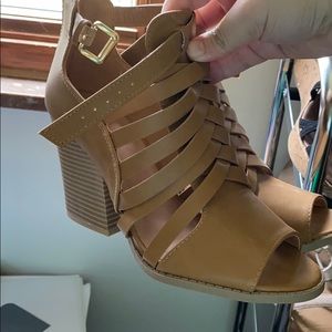 NEVER WORN BROWN BOOTIES